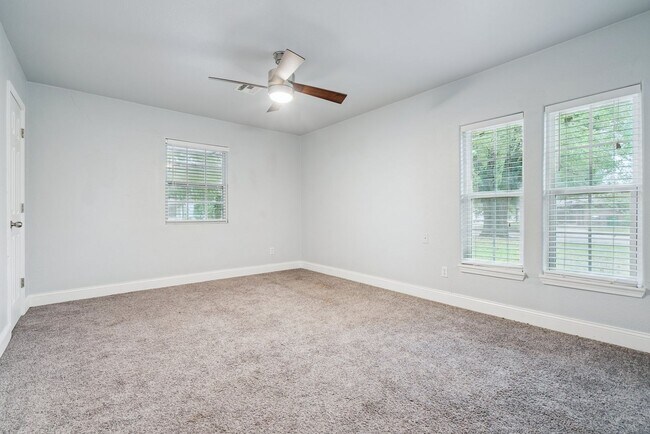 Building Photo - For Rent: Spacious 3-Bedroom, 2-Bath Home