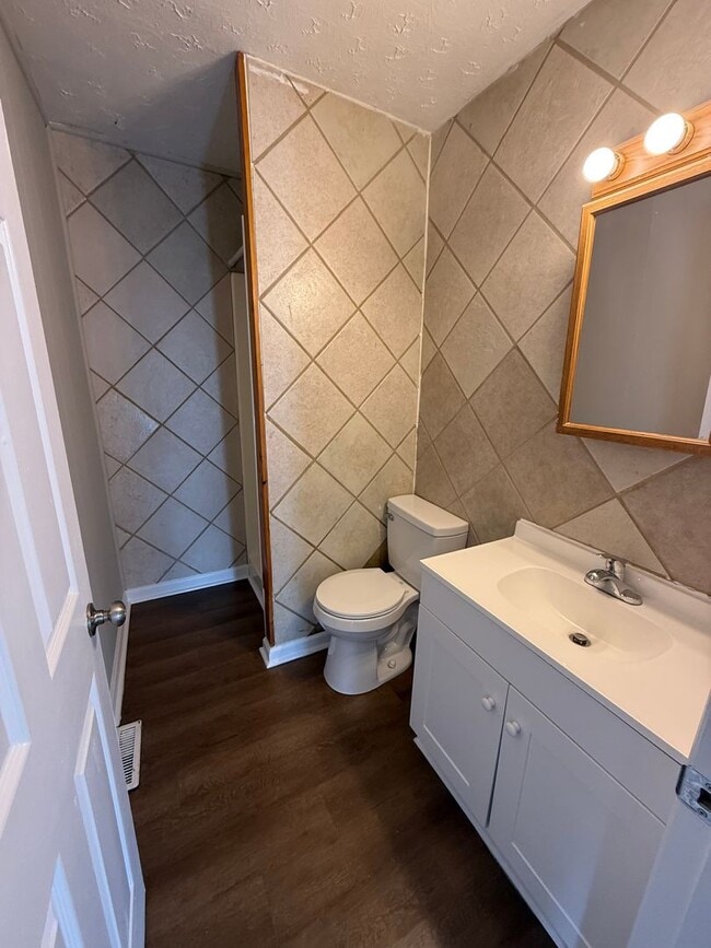 Building Photo - 705 N 2nd St