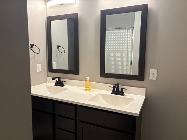 Building Photo - 1304 Legend Dr