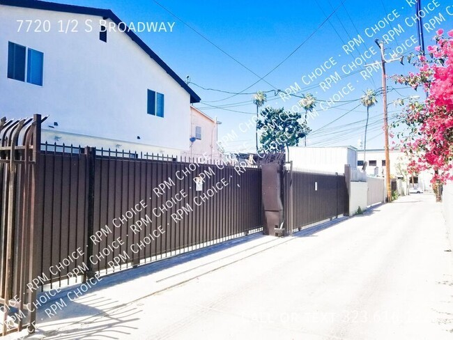 Building Photo - 7720 1/2 S Broadway-