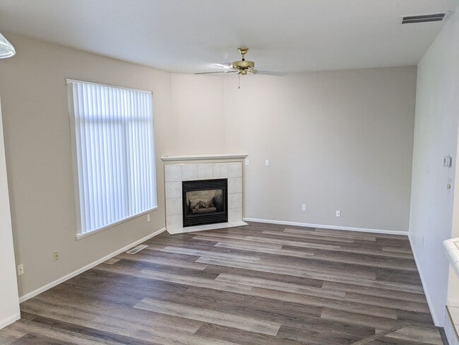 Building Photo - 2205 Crestview Dr S