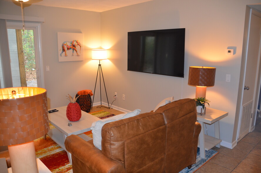 Living Room with 65" Smart TV - 815 E Lee St