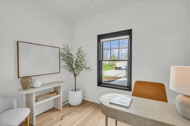 Building Photo - 6255 S Linnie Lac Pl