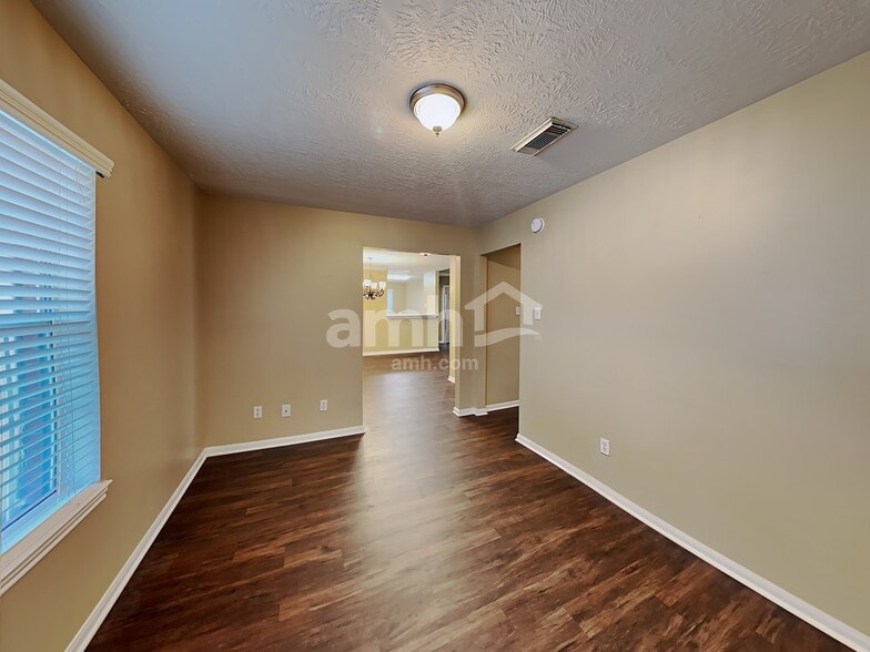 Building Photo - 29010 Ashbrook Ln
