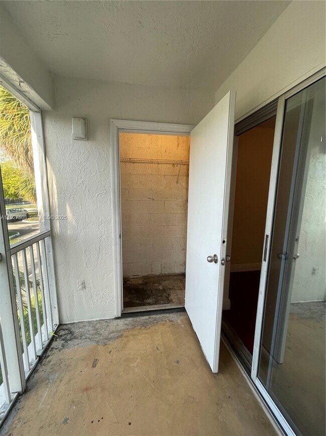 Building Photo - 5686 Rock Island Rd