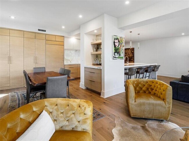 Building Photo - 2660 Peachtree Rd NW