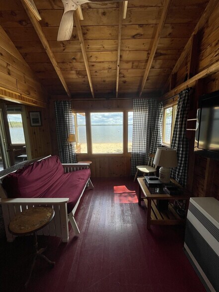 Primary Photo - 3 Meadow Ln