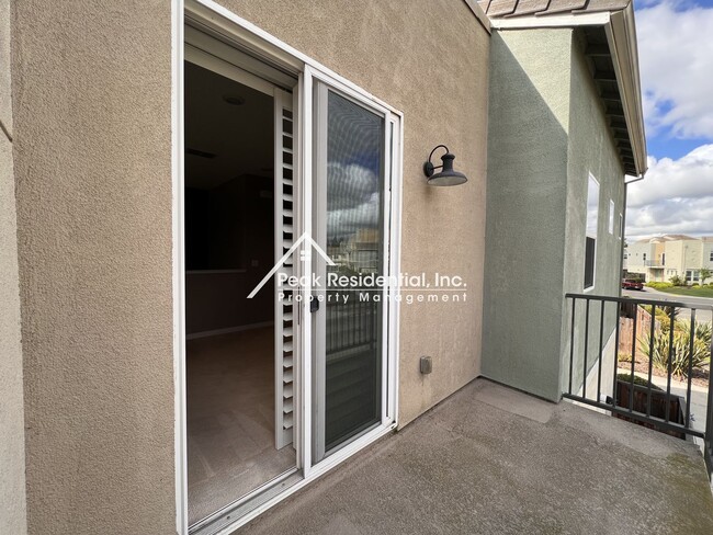 Building Photo - Updated 3bd/3ba North Natomas Townhouse