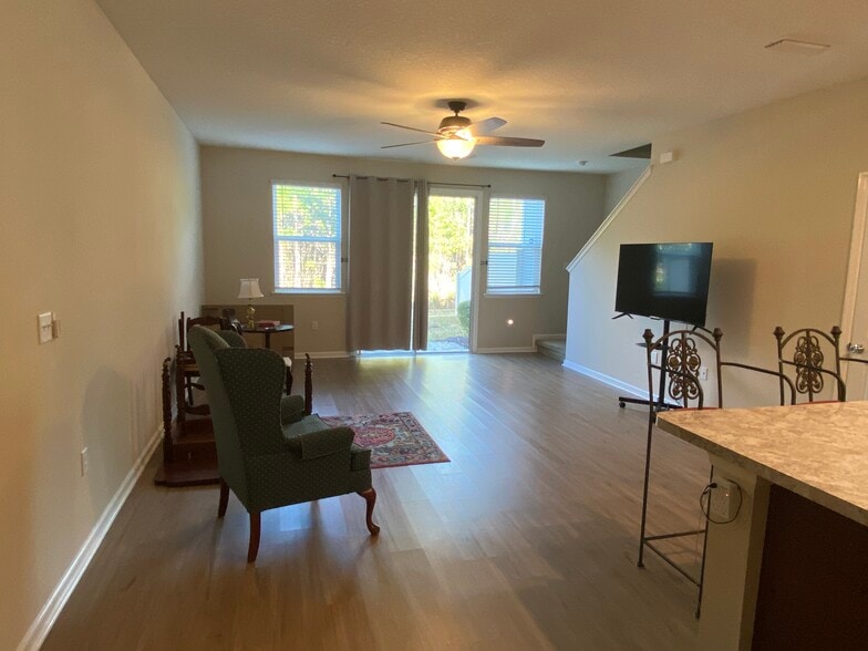 Building Photo - 183 Silver Fern Dr