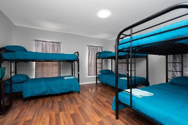 Building Photo - 5822 Santa Bernadetta