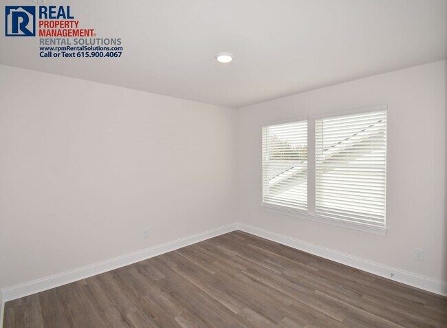 Building Photo - Gorgeous 4 bd home with attached garage! Neighborhood Pool!