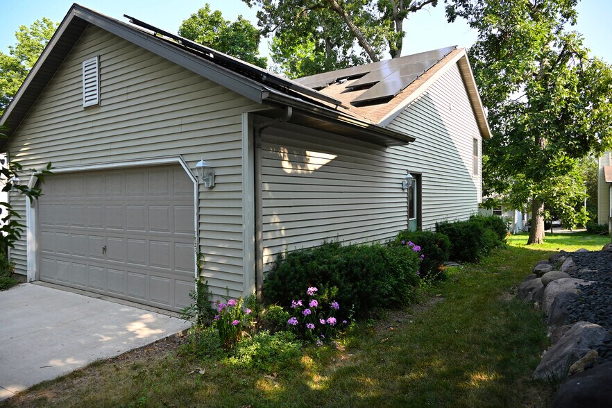 Building Photo - 6214 Adobe Way
