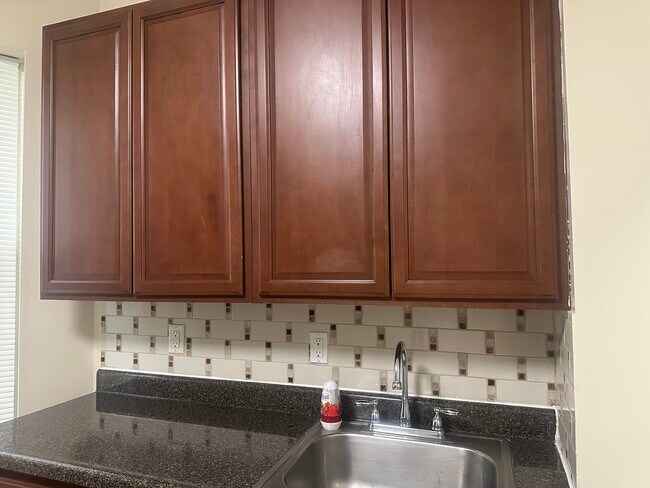 Building Photo - 146-150 Manhattan Ave