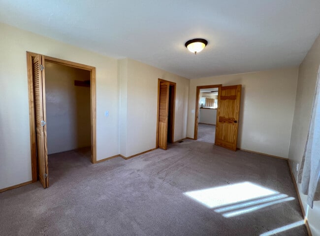 Building Photo - 19 Spotted Horse Rd