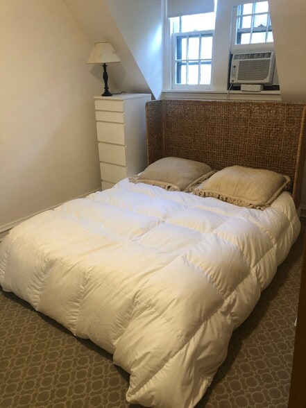 Building Photo - 2879 Ludlow Rd