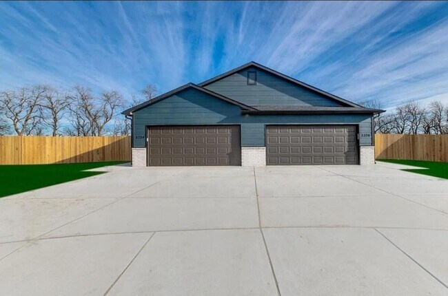 Primary Photo - 2344 E Cheyenne Ct