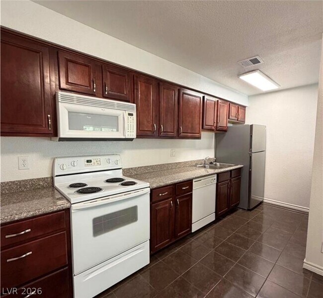 Building Photo - 5044 River Glen Dr