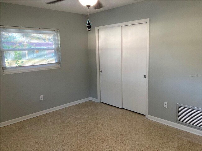 Building Photo - 1001 Brookside Dr