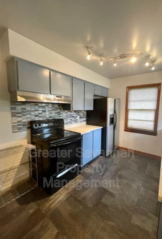 Building Photo - 1401 E 33rd St