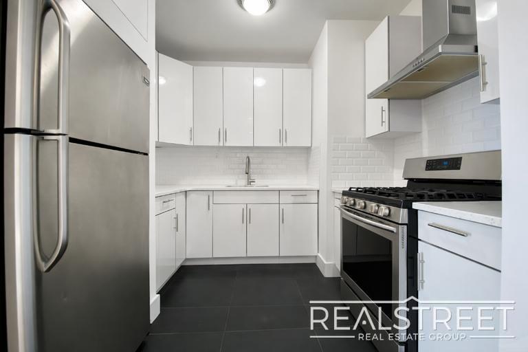 Building Photo - LUXURY 2.5 Bed  in Queens!