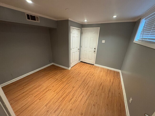Building Photo - 290 Clisby Pl