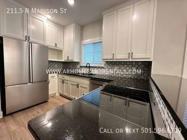 Building Photo - 211 N Madison St | 3 Bed | 2.5 Bath