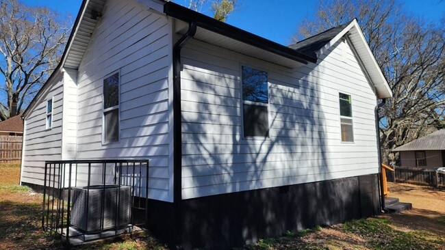 Building Photo - 4 Arnco Second St