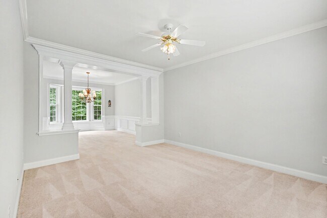 Building Photo - 24 Crestwood Ln