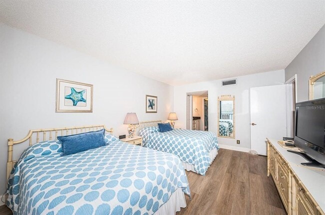 Building Photo - 6218 Palma Del Mar Blvd S