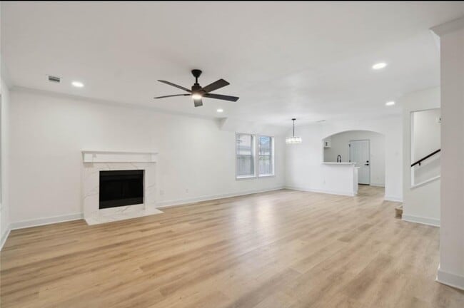 Building Photo - 5847 Southington St