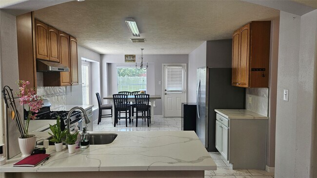 Building Photo - 9611 Drummond Cliff Ln