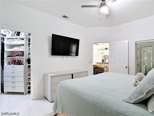 Building Photo - 10735 San Tropez Cir