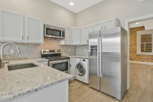 Building Photo - 1227 15th St NW