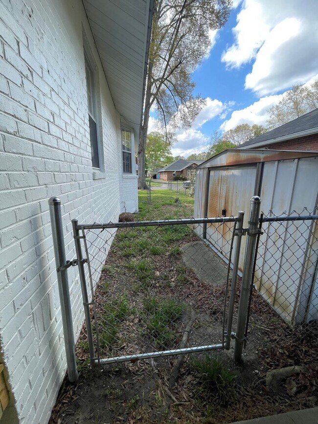 Building Photo - Large 2/1 House in Celanese- $1,495