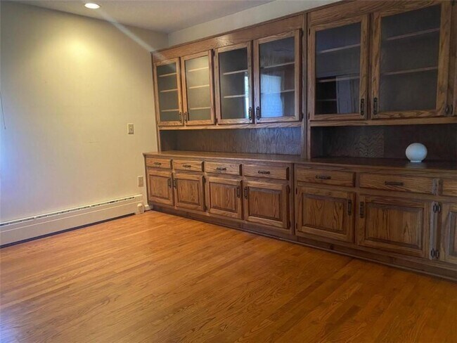 Building Photo - 1830 Winding Creek Ln SW