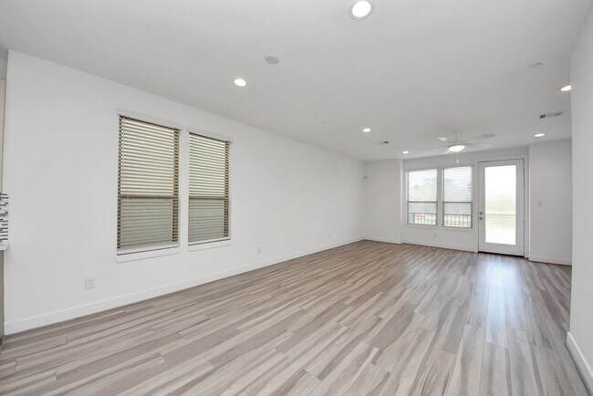 Building Photo - 18716 Centro Main St