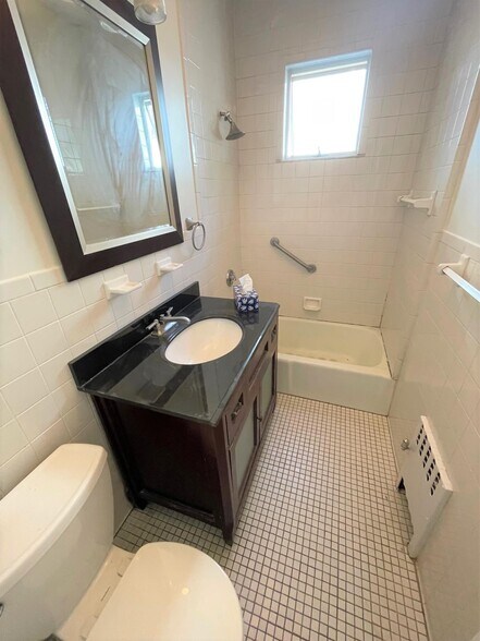 Building Photo - 83 Dexter St