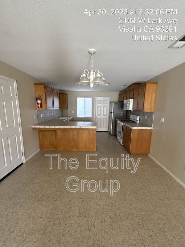 Building Photo - 2104 W Lark Ave