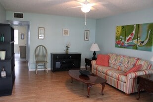 Building Photo - 340 Horizons W