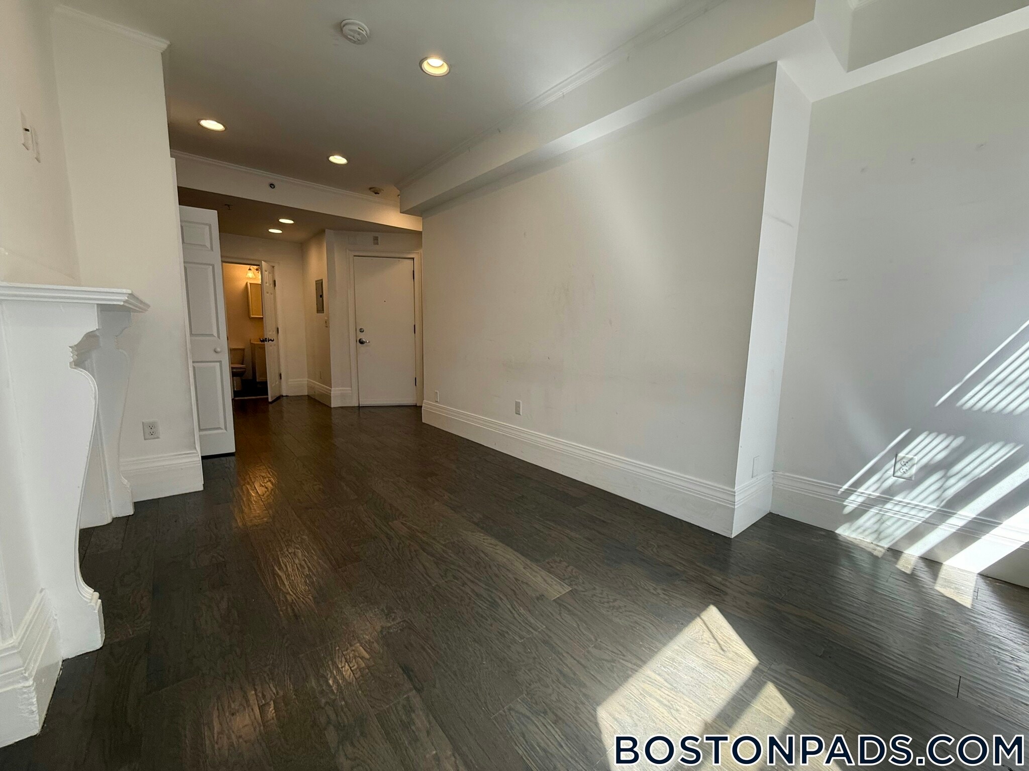 Building Photo - 270 Newbury St