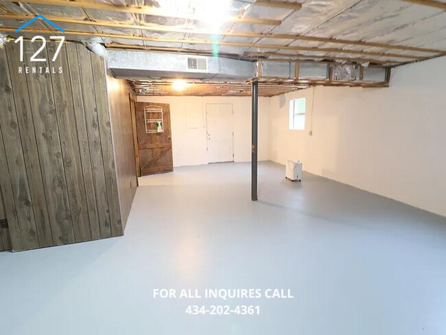 Building Photo - Beautifully Renovated 3 Bedroom Home in Pr...