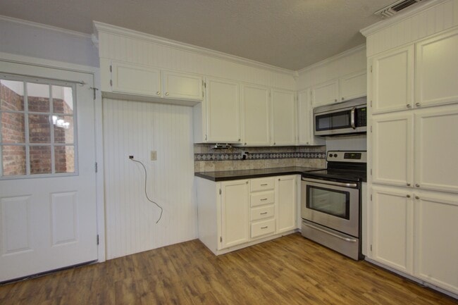 Building Photo - 3830 Union Rd