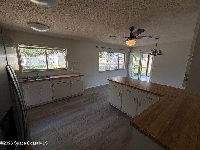 Building Photo - 1256 Dawn St NE