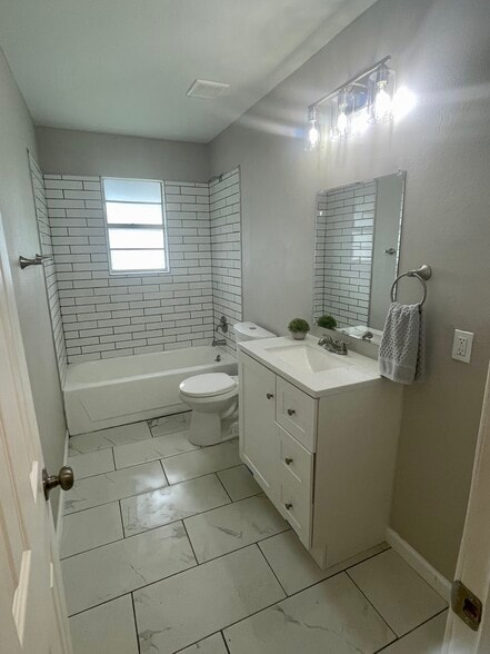 Hall Bathroom - 1829 Wood Ave