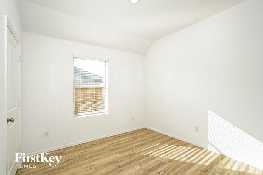 Building Photo - 7518 Oakmont Ave