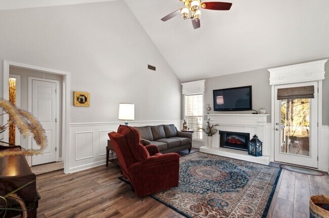 Building Photo - Sought after Williamson County Home 3/2 wi...