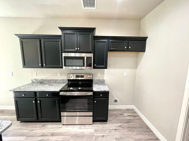 Building Photo - Beautiful 2024 Built 3 Bedroom 2 Bath Home...
