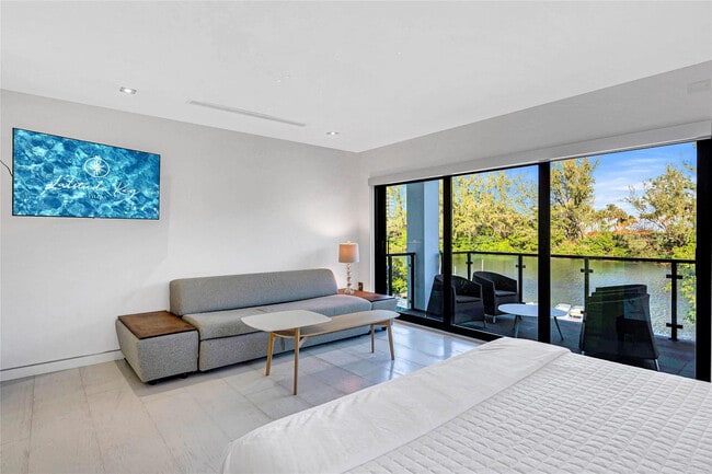 Building Photo - 1430 S Ocean Dr