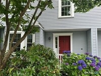Building Photo - 378 Meridian St Ext