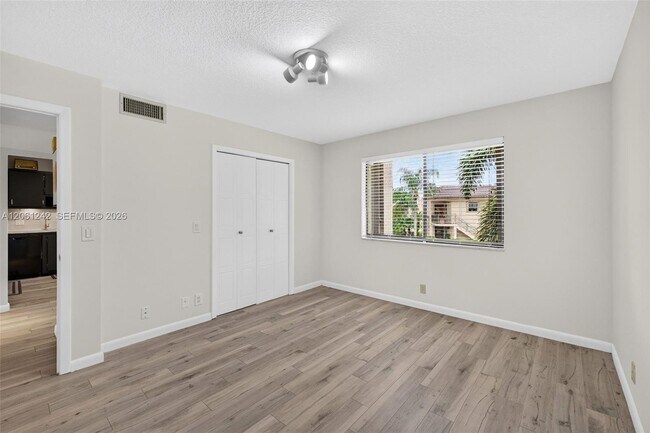 Building Photo - 16431 Blatt Blvd